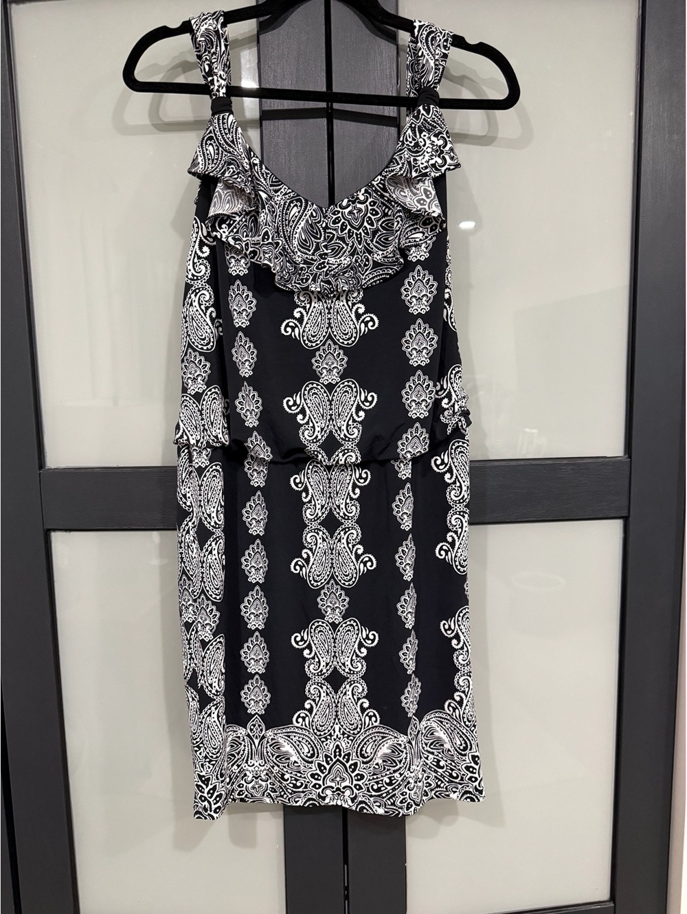 White House Black Market Paisley Ruffle Dress – Size Medium